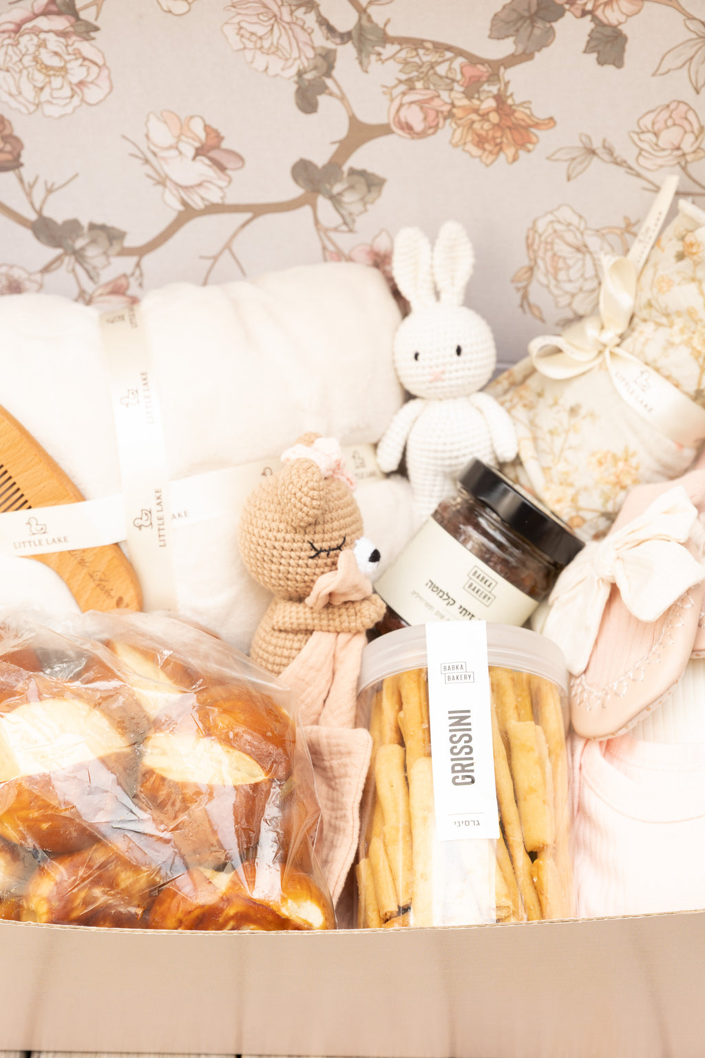 מארז ענק לתינוקת הכולל מארזים מתוקים ומלוחים מבבקה בייקרי